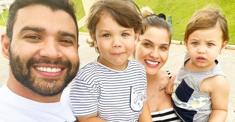 Andressa Suita se derrete ao mostrar o filho de quase 2 aninhos tocando piano: ”Meu Beethoven!”
