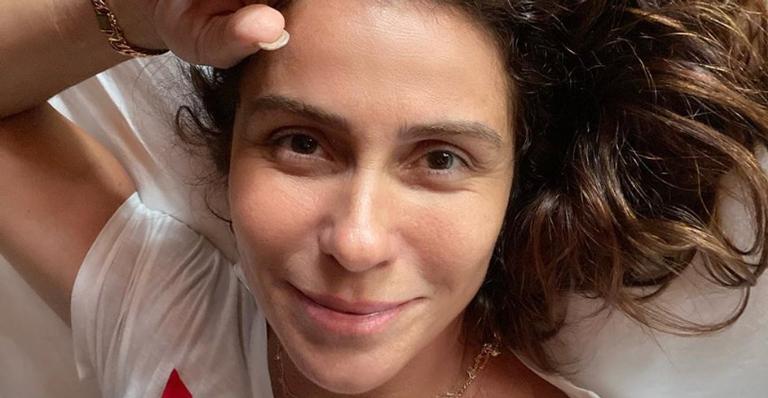Em quarentena, Giovanna Antonelli aprende a fazer escova no cabelo: ”Se virando, né minha filha?”