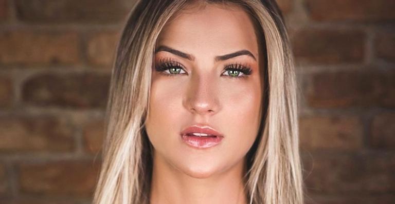 Ex-BBB Gabi Martins deixa barriga toda de fora de top e shorts justinho: ”Babando!”