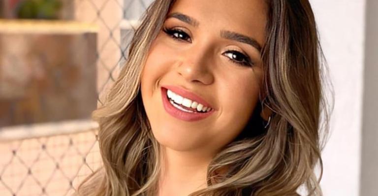 Ex-BBB Gizelly Bicalho aproveita quarentena na companhia do cachorrinho e encanta web