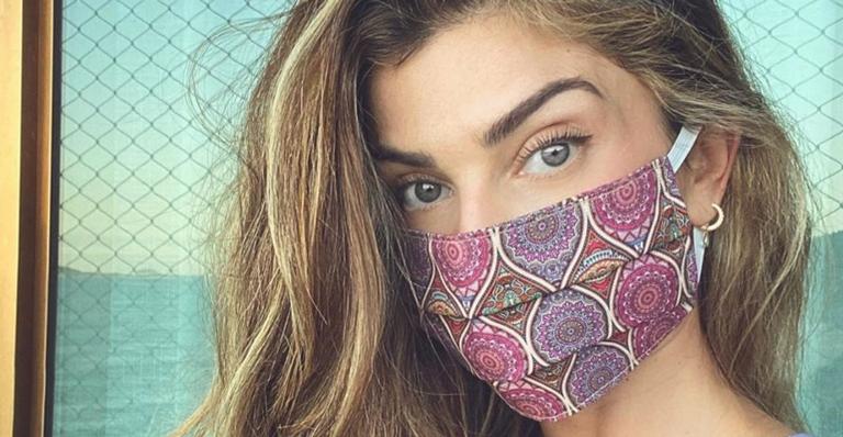 Grazi Massafera encanta ao surgir combinando máscara de proteção com a filha, Sofia