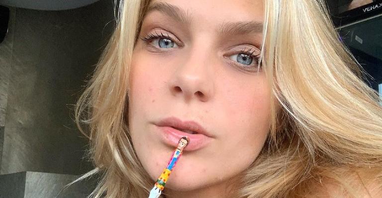 Isabella Santoni usa as redes sociais para mostrar o presente de aniversário inusitado que ganhou