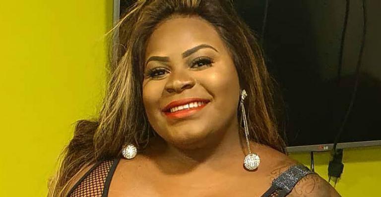 Jojo Todynho exibe decote e desabafa: ”Saudades de meter o pé”