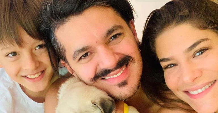 Priscila Fantin encanta a web com clique ao lado da família: ”Que lindos”