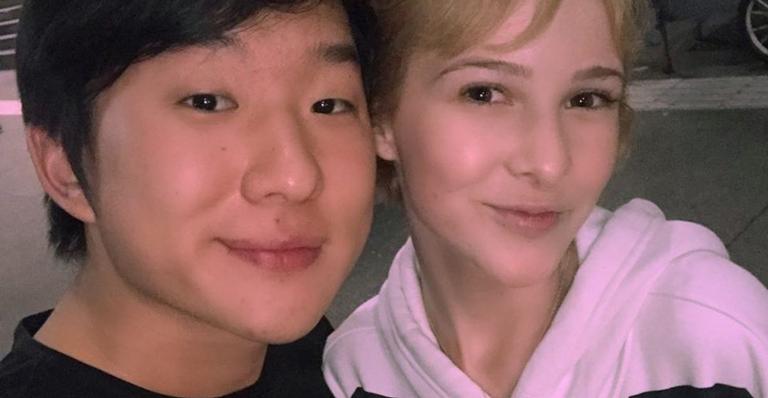 Sammy usa look escolhido por Pyong e diverte internautas: ”Meu estilista particular”