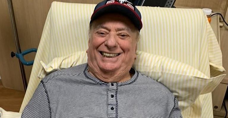 Raul Gil recebe alta de hospital após passar por cirurgia às pressas no pulmão