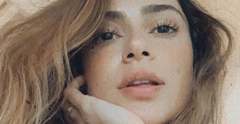 Thaila Ayala tenta aprender a tocar violão com aulas online: ”Alguma ideia do resultado?”