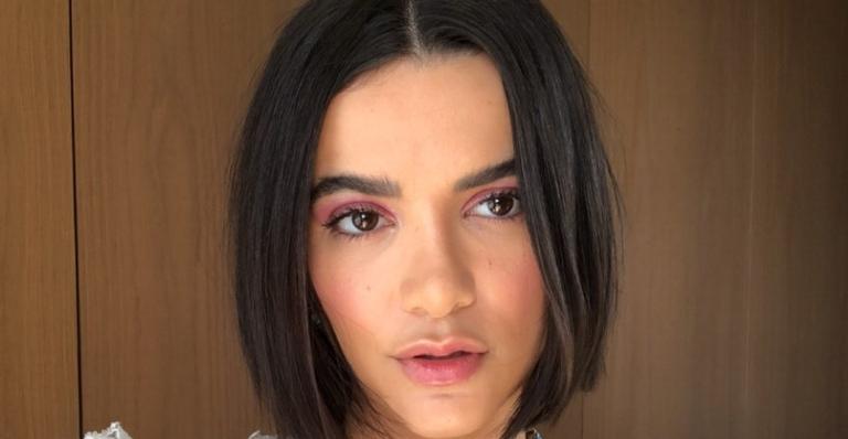 Fazendo carão, Manu Gavassi compartilha clique e brinca: ”Tentando fingir que acordo assim”