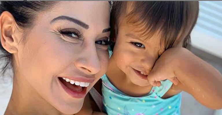 Após anunciar separação, Mayra Cardi compartilha momentos divertidos com a filha