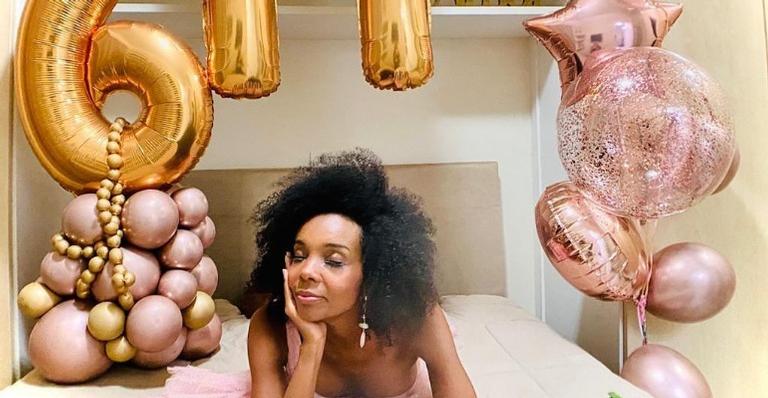 Thelma conquista seis milhões de seguidores e comemora: ”Jamais imaginei”
