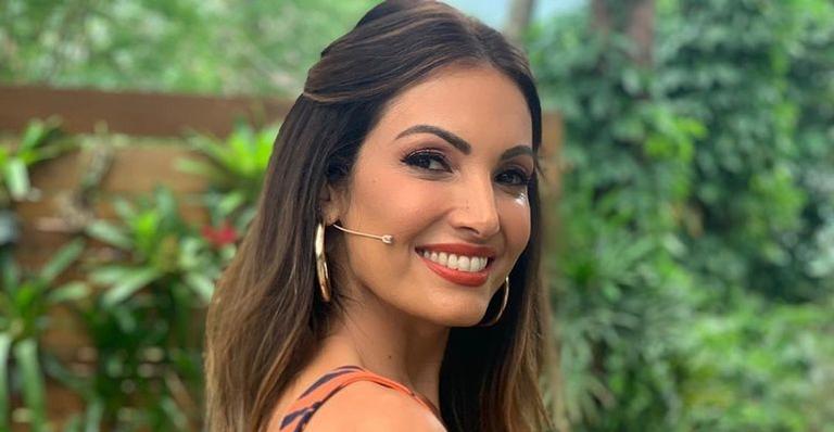 Patricia Poeta impressiona ao surgir totalmente de cara lavada