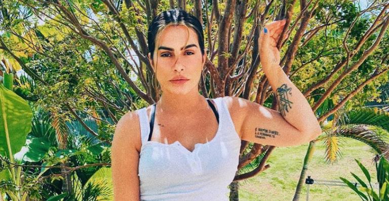 Cleo faz carão para a câmera e arranca elogios dos internautas: ”Maravilhosa”