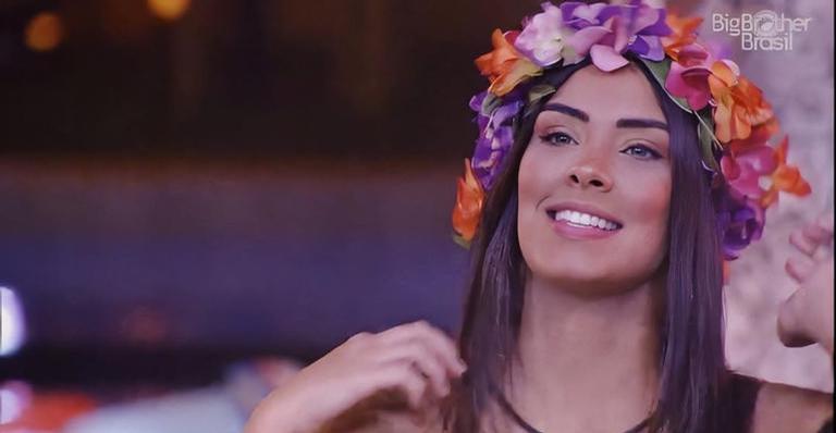 Ex-BBB Ivy ganha apalpada do marido no bumbum e fã comenta: ”Que casal”