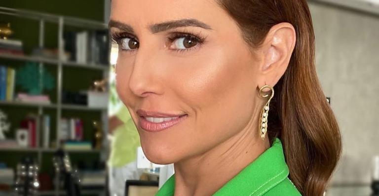 Deborah Secco relembra clique antigo com mãe e irmã: ”Minhas duas mães favoritas”