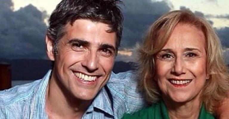 Reynaldo Gianecchini celebra Dia das Mães ao lado da mãe