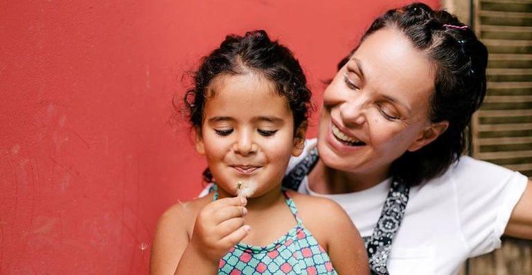 Filha de Carolina Ferraz sofre acidente doméstico grave no Dia das Mães: ”Tomamos um susto”