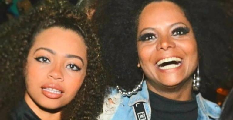 Ela cresceu! Filha de Adriana Bombom e Dudu Nobre arranca suspiros com corpão de biquíni na web