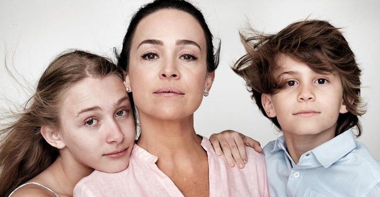 Após cobranças e polêmicas, Gabriela Duarte comemora Dia das Mães com fotos ao lado dos filhos