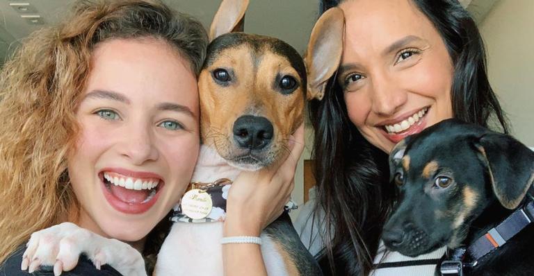 Laryssa Ayres e Maria Maya se declaram aos cachorrinhos: ”Somos muito felizes sendo mães”