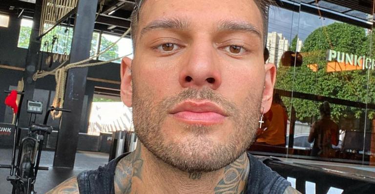 Lucas Lucco posa com a mãe e boa forma surpreende web: ”Pensei que fosse sua irmã”