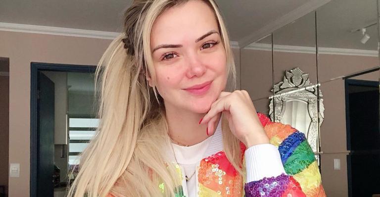 Ex-BBB Marcela recebe mensagem de Dia das Mães de entregador e brinca: ”Assistiu BBB?”
