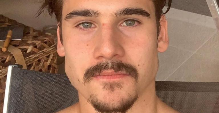 Nicolas Prattes adota cachorrinha sem lar e mostra seus primeiros momentos juntos