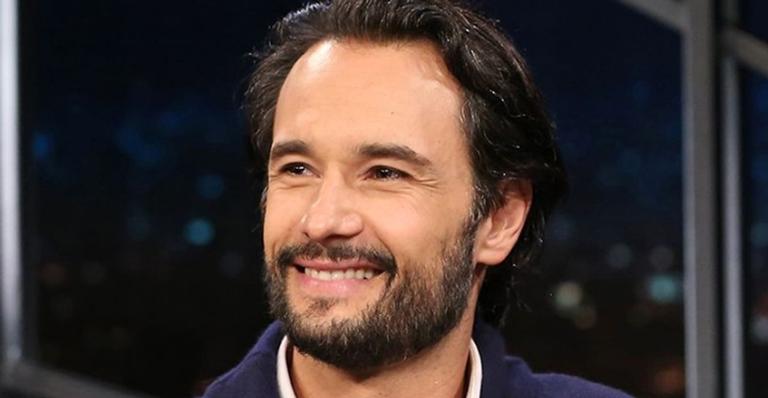 Rodrigo Santoro emociona ao homenagear artistas que morreram: ”Patrimônio”