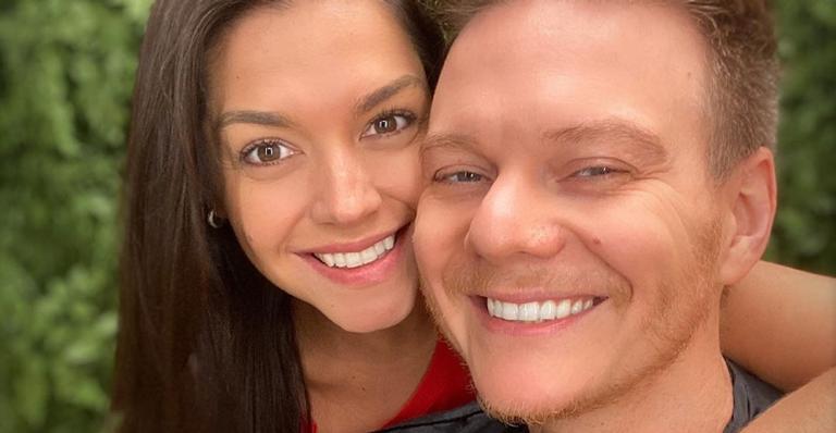 Thais Fersoza mostra casa na árvore e revela que faz jantares românticos com Michel Teló nela