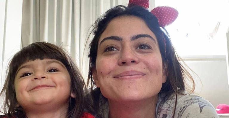 Carol Castro surge brincando com sua filha, Nina e se derrete: ”Muita sapequice”