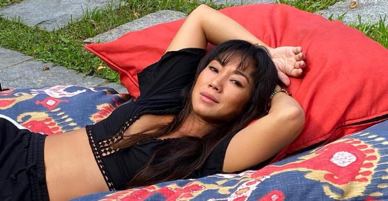 Danni Suzuki exibe corpão após malhar em casa e ganha elogios dos fãs: ”Sempre linda!”