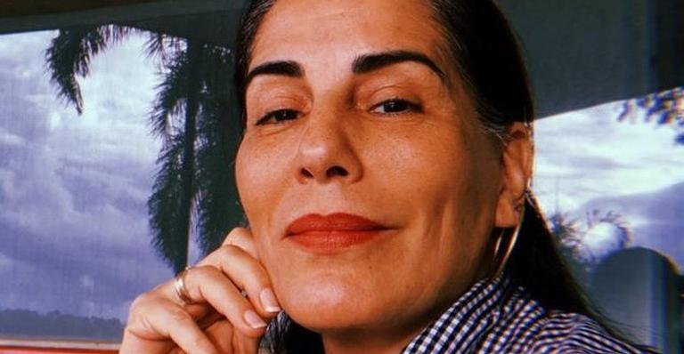 Gloria Pires usa as redes sociais para fazer homenagem no Dia do Enfermeiro