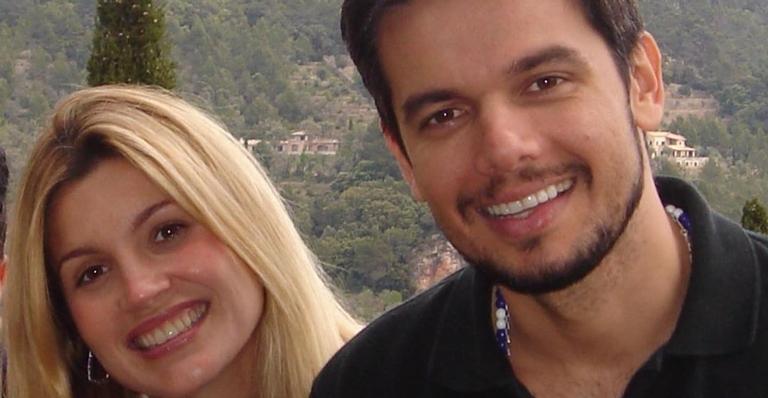 Flávia Alessandra relembra clique antigo para parabenizar Otaviano Costa: ”Ele encanta a todos”