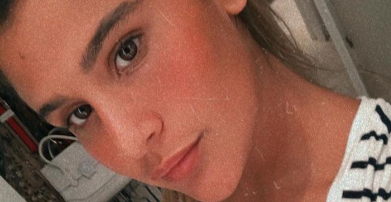 Giulia Costa publica vídeo fazendo um tour por seu quarto: ”Meu cantinho”