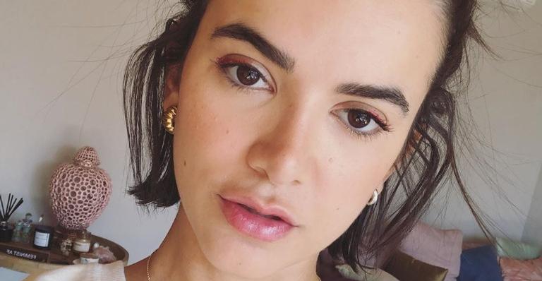 Em casa, Manu Gavassi espanta a preguiça ao se produzir: ”Pijama vira roupa”