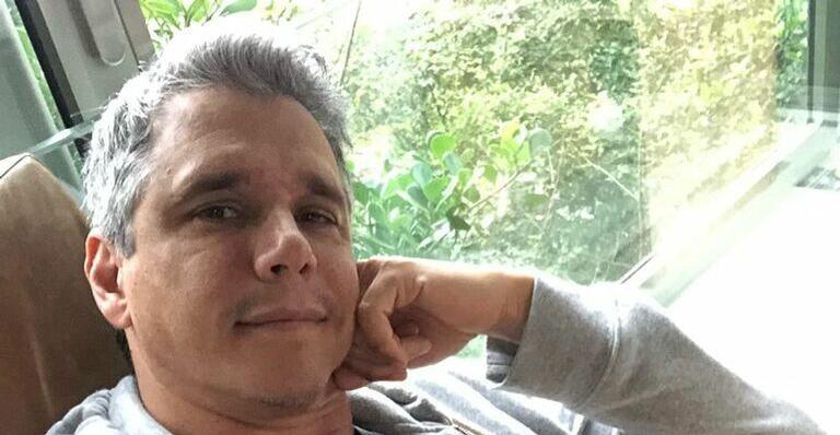 Em sua academia particular, Márcio Garcia exibe boa forma ao lado da família e encanta