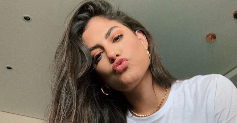 Mari Gonzalez surge em vestido deslumbrante e brinca: ”Pronta pra ficar na sala”