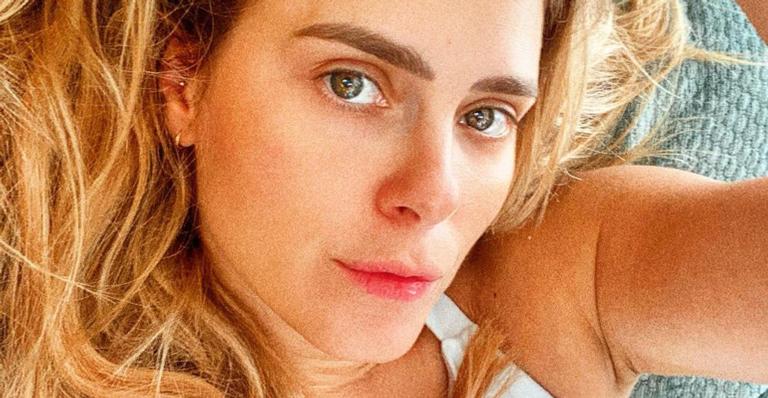 Carolina Dieckmann relembra cliques do passado e faz brincadeira com os fãs