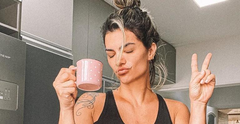 Kelly Key deixa barriguinha de fora em clique matinal: ”Maravilhosona”