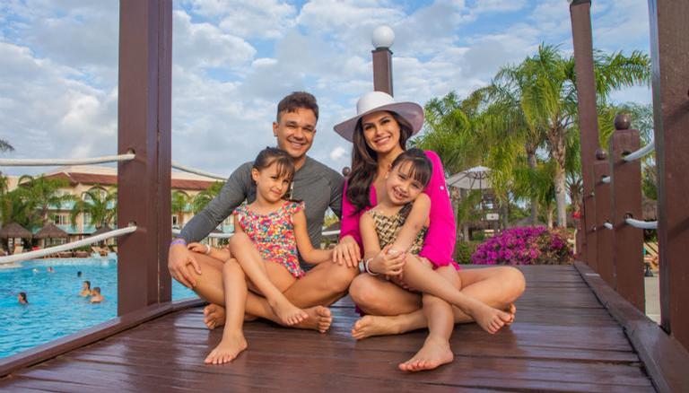 Natália Guimarães relembra vídeo antigo de suas filhas e encanta web: ”O primeiro pãozinho”