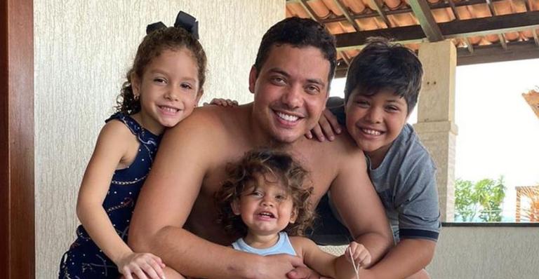 Wesley Safadão passeia a cavalo com a família toda e encanta web: ”Meus amores”