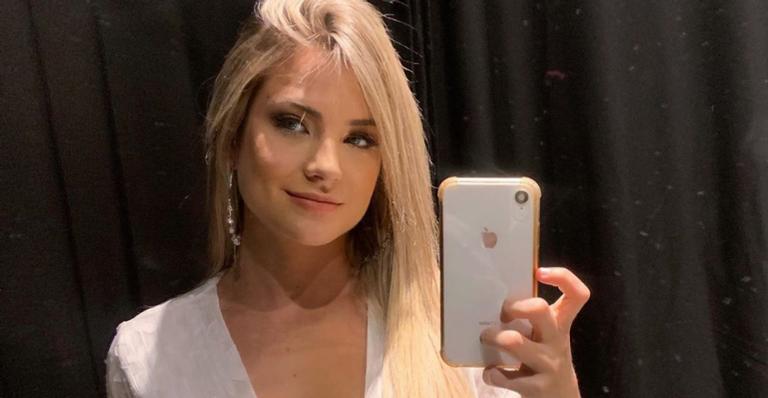 Gabi Martins chama atenção da web ao posar com look feito de crochê: ”Muito linda!”