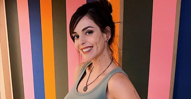 Titi Müller exibe barrigão nas redes e revela que a foto foi censurada: ”Vê se pode”