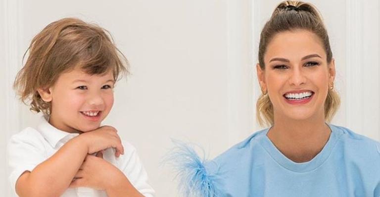 Andressa Suita celebra ao ver o filho de 2 anos fazendo xixi em pé no vaso: ”Meu bebê cresceu!”