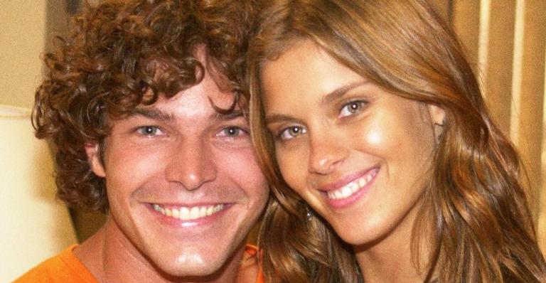 Carolina Dieckmann comemora reprise de ‘Mulheres Apaixonadas’ ao lado de Erik Marmo