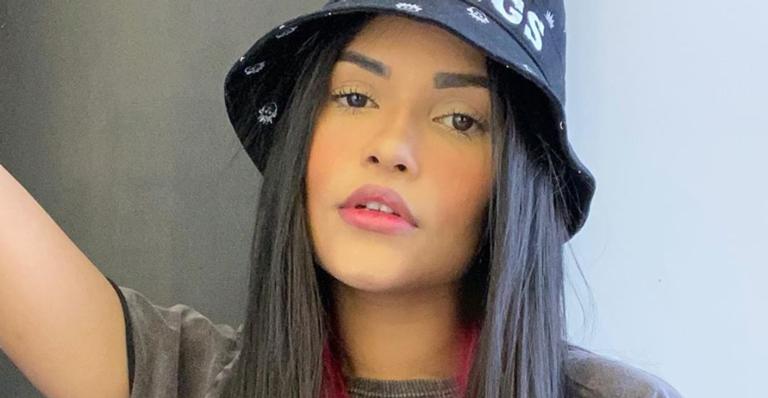 Ex-BBB Flayslane eleva a temperatura ao posar de lingerie na web: ”Selfies sem querer”