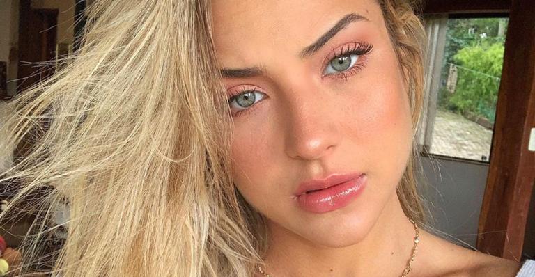 Gabi Martins ostenta corpão ao posar de shortinho e recebe elogios: ”Perfeita de qualquer maneira”