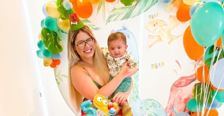 Marília Mendonça explode o fofurômetro com novo clique do filho, Leo: ”Já faz pose”