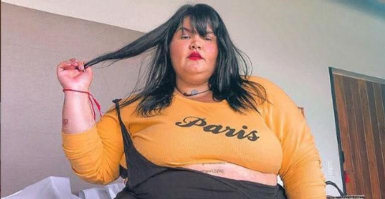 Thais Carla posa com maiô ousado e exibe o corpo na cama: ”Arrasou”