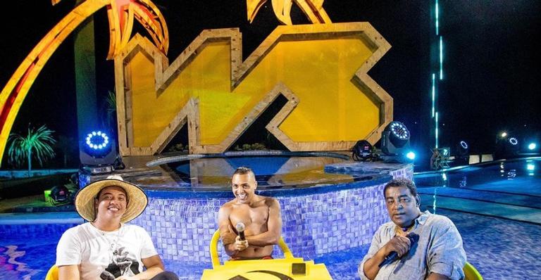 Ao lado de Luiz Carlos e Tirullipa, Wesley Safadão agradece sucesso de live show