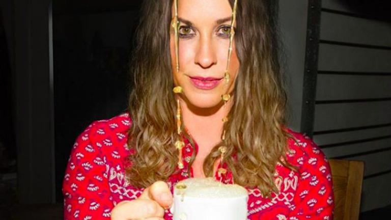 Alanis Morissette fará live especial para comemorar álbum de sucessos